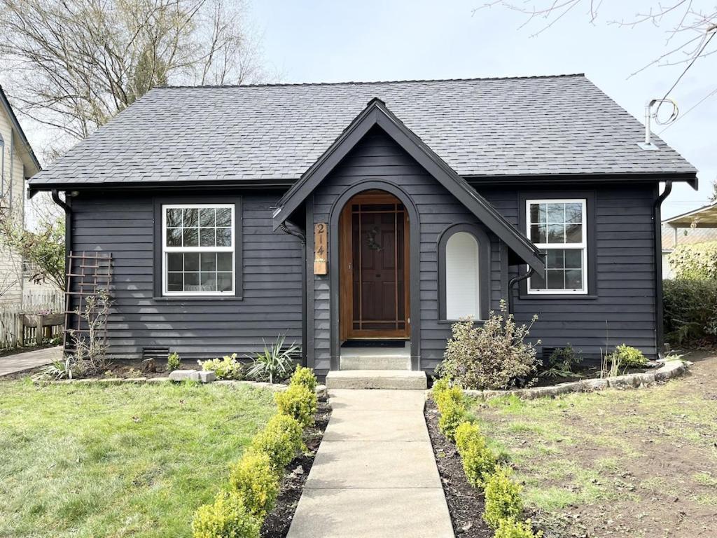 Modern 2 Bedroom Farmhouse Cottage With Hot Tub In Snohomish Exterior photo